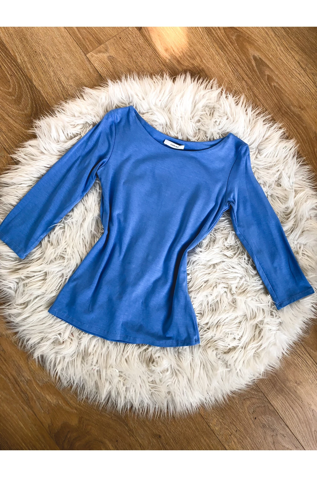 Középkék pamutfelső csónaknyakú