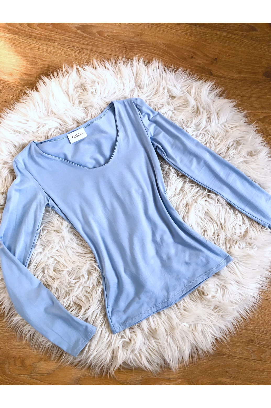 Világoskék pamutfelső ovális kivágással - nyár típusnak 