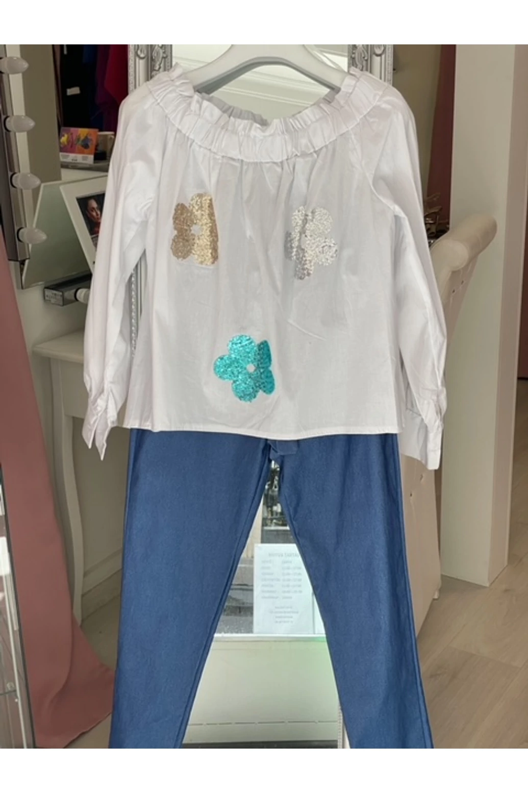 Carmen fehér felső flitterekkel - nyár típusnak 