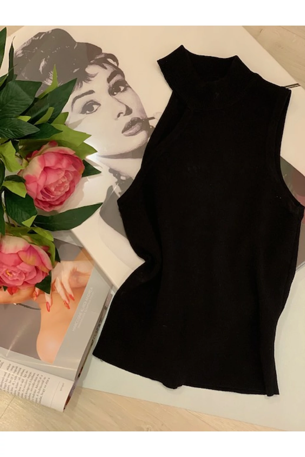 Fekete garbós félvállas felső 