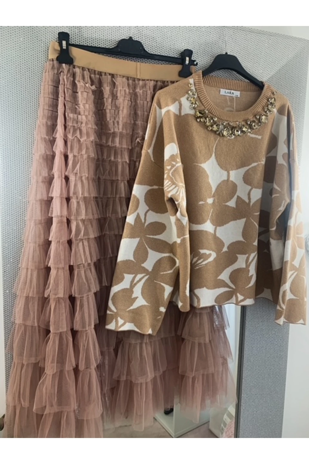 Karamell arany - virágmintás felső kövekkel díszítve - ősz  típusnak 