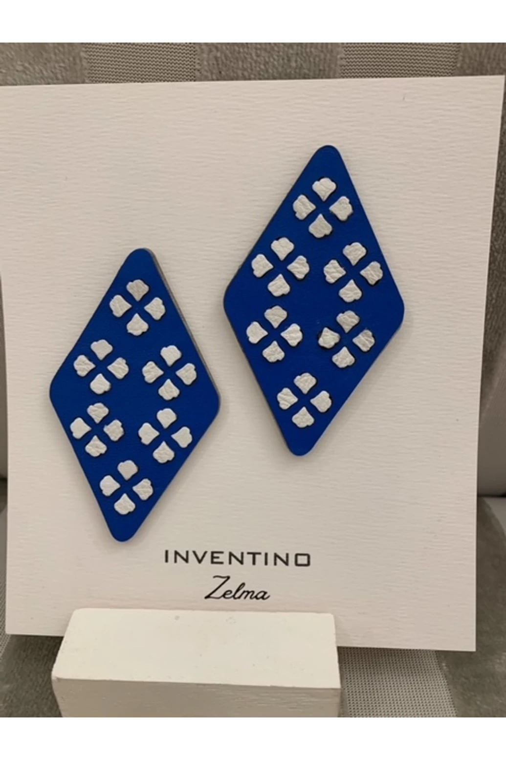 Inventino Zelma nagy királykék-fehér- tél típusnak 