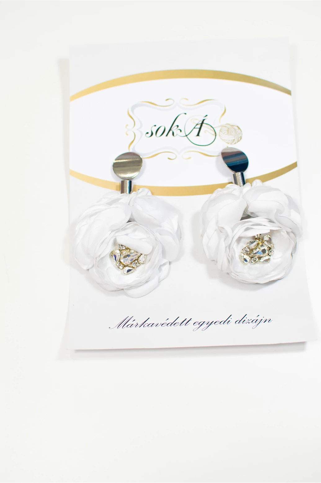 Soká fehér virág kövekkel