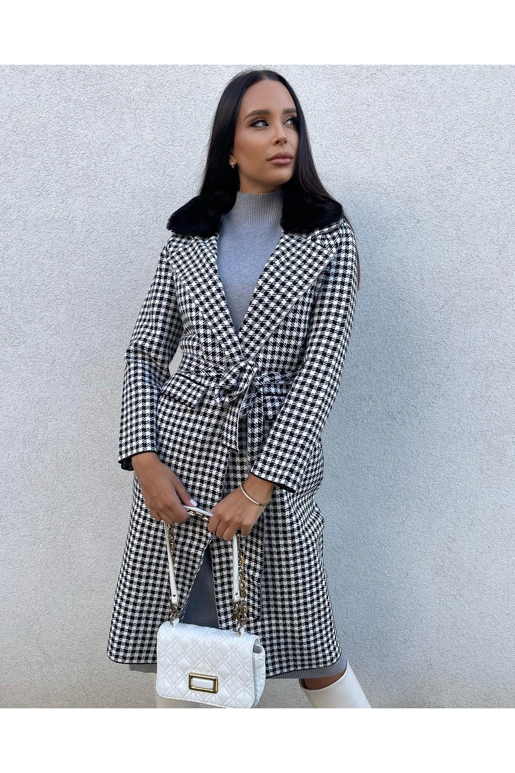 Fekete-fehér tyúklábmintás kötött kabát - tél típusnak 