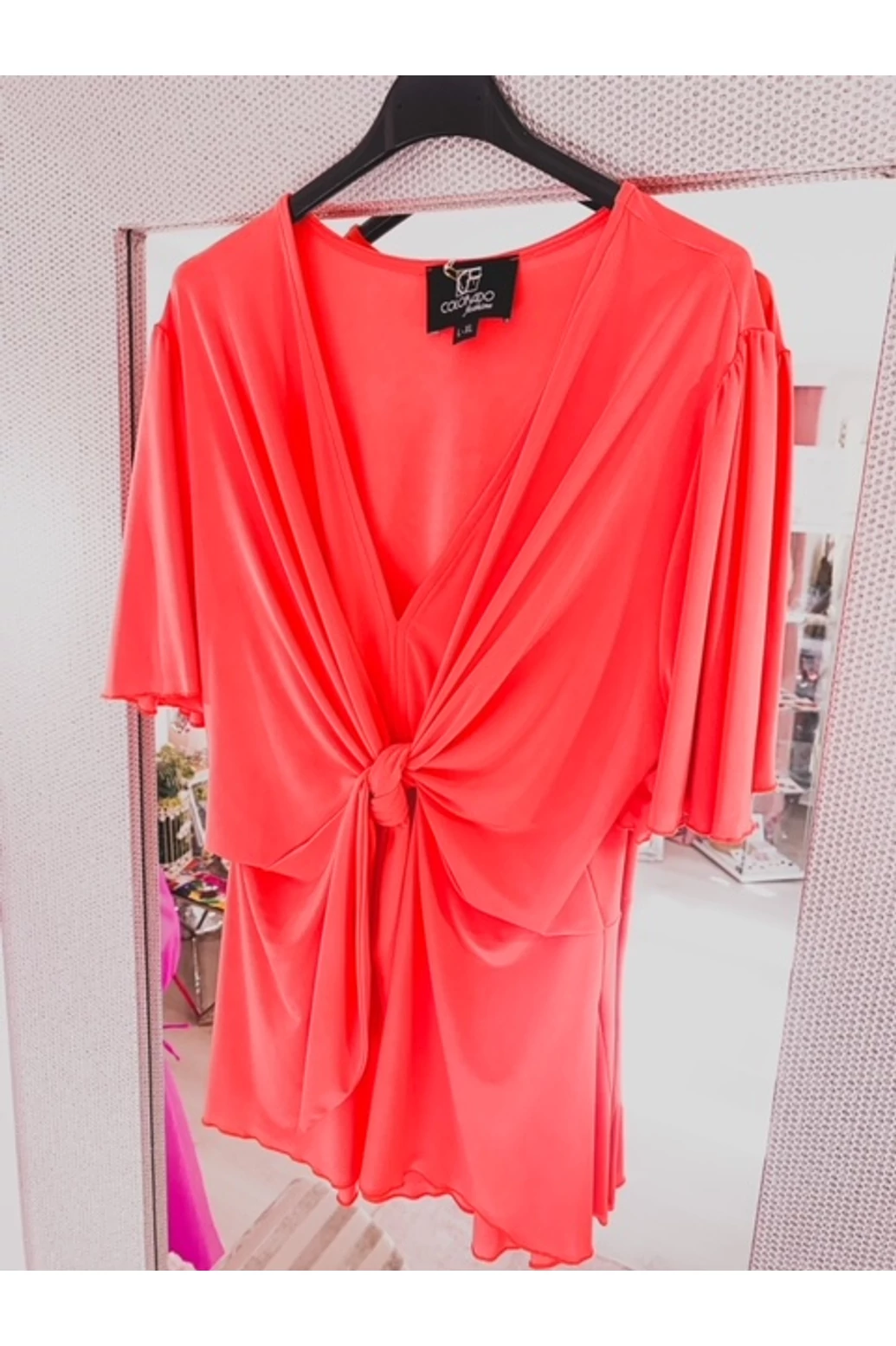 Tavaszi korall blúz V kivágással 