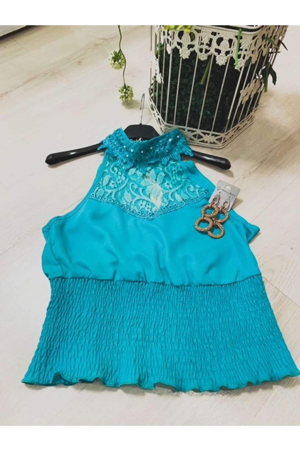 Tavaszi kék felső csipkével