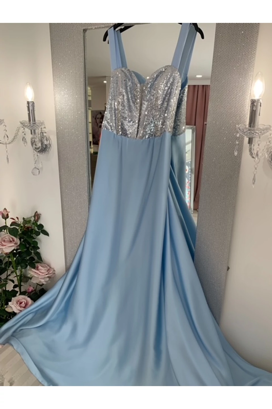  Világoskék  vállpántos hosszú selyem alkalmi ruha 