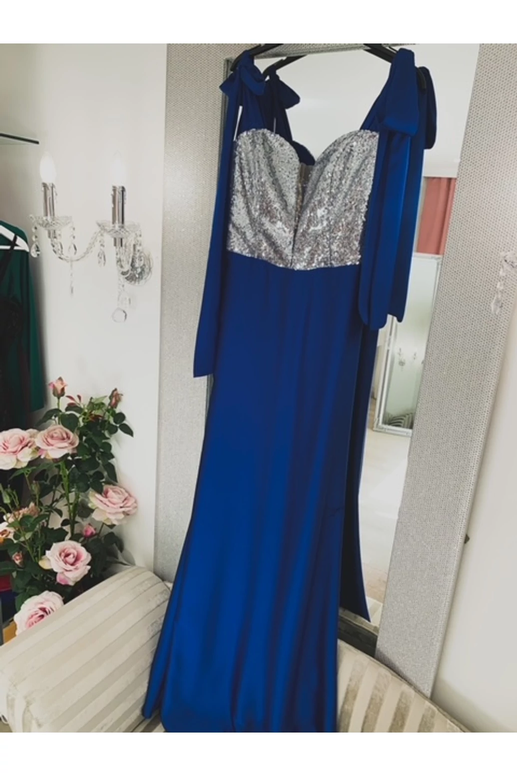 Nyári kék alkalmi ruha ezüst flitterekkel díszítve 