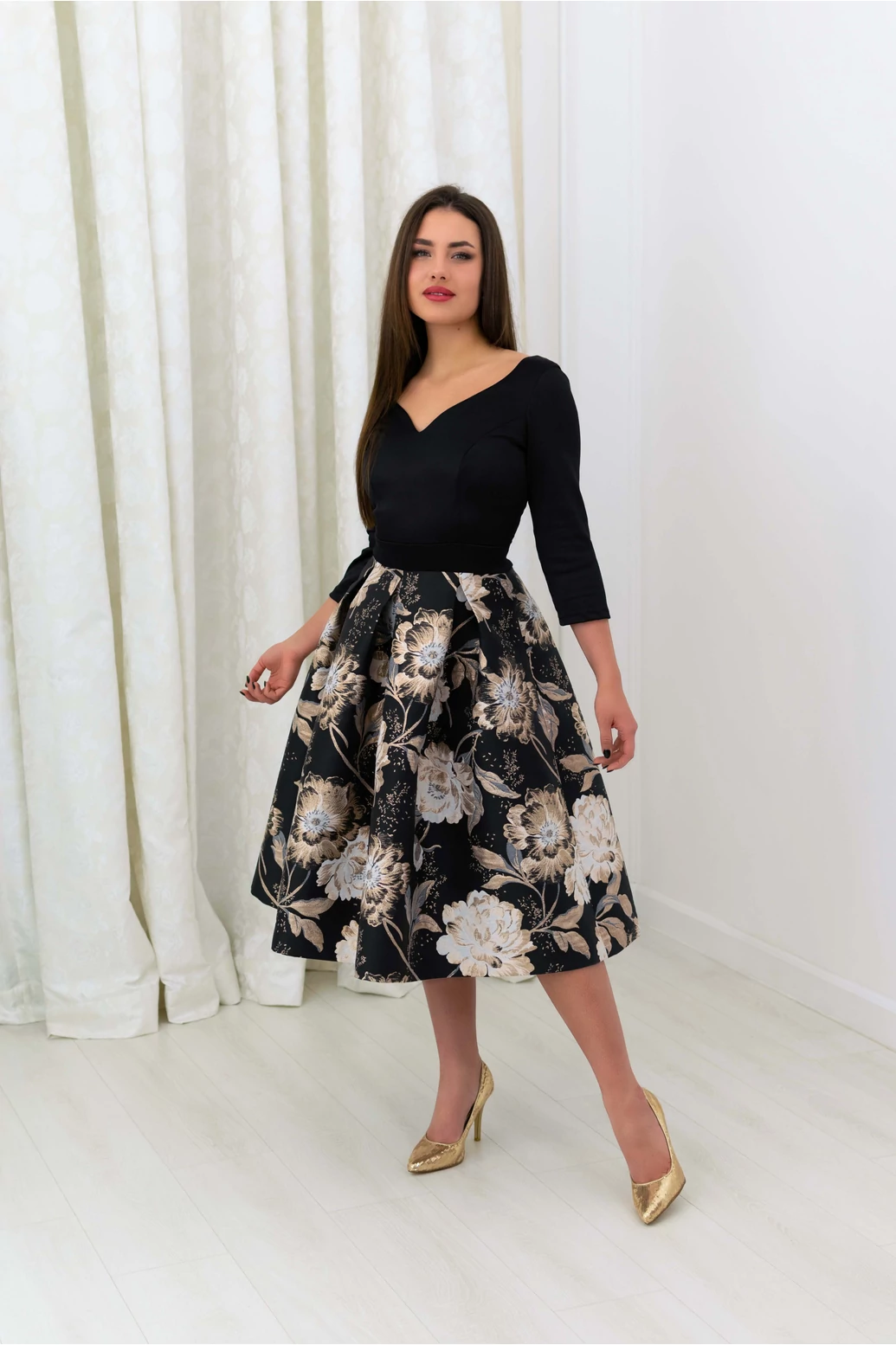 Arany fekete mintás alkalmi ruha 