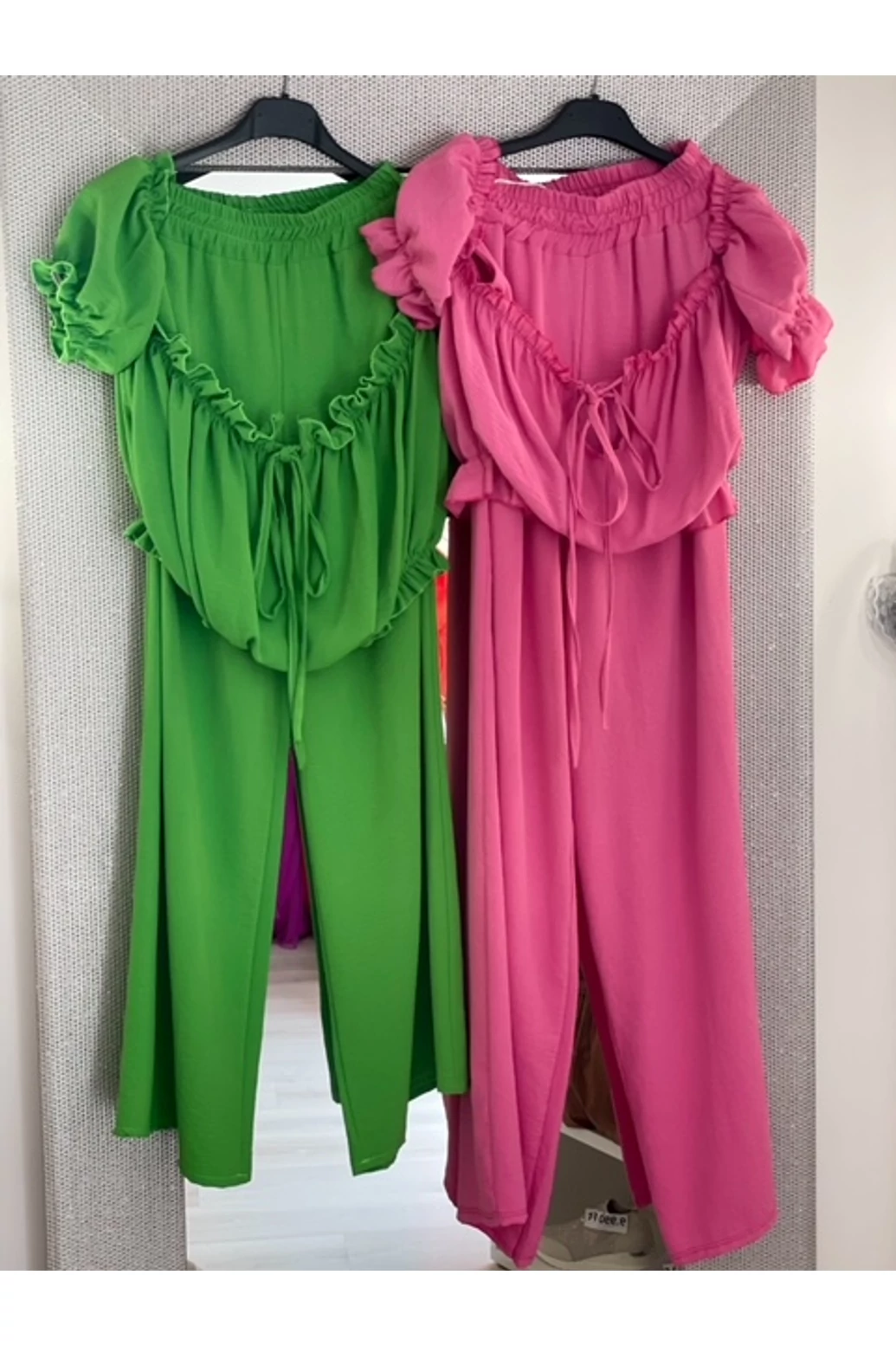 Tavaszi kivi laza együttes gumírozott nadrággal 