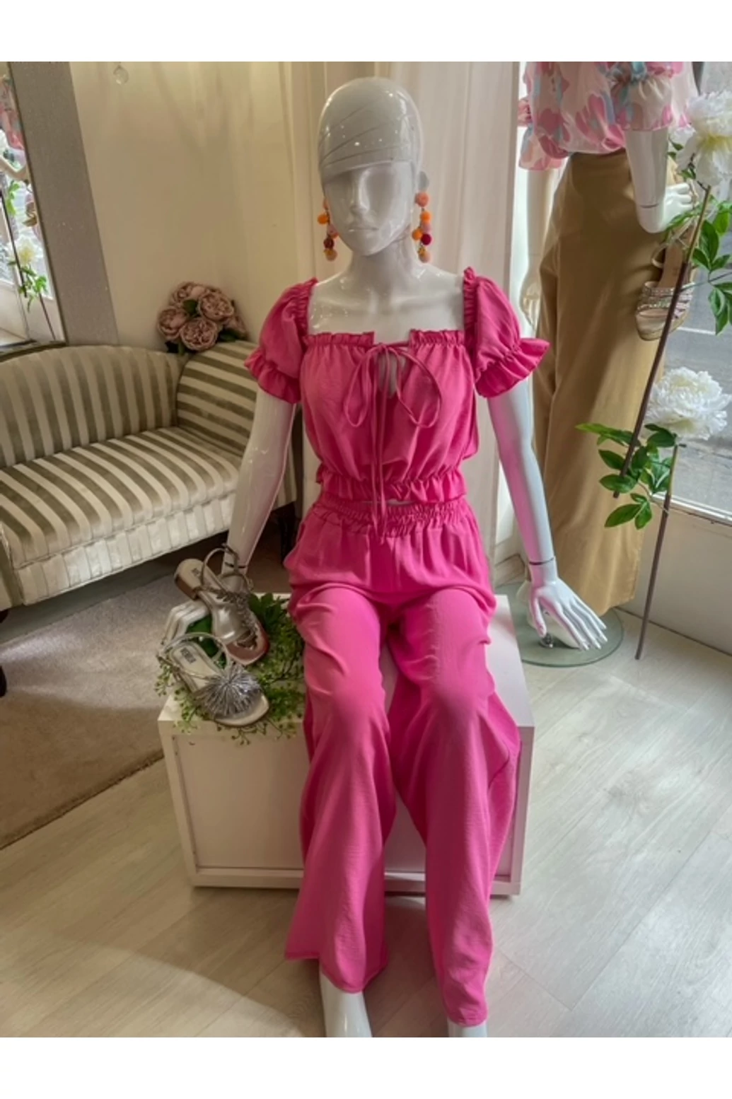 Tavaszi rózsaszín laza együttes gumírozott nadrággal 