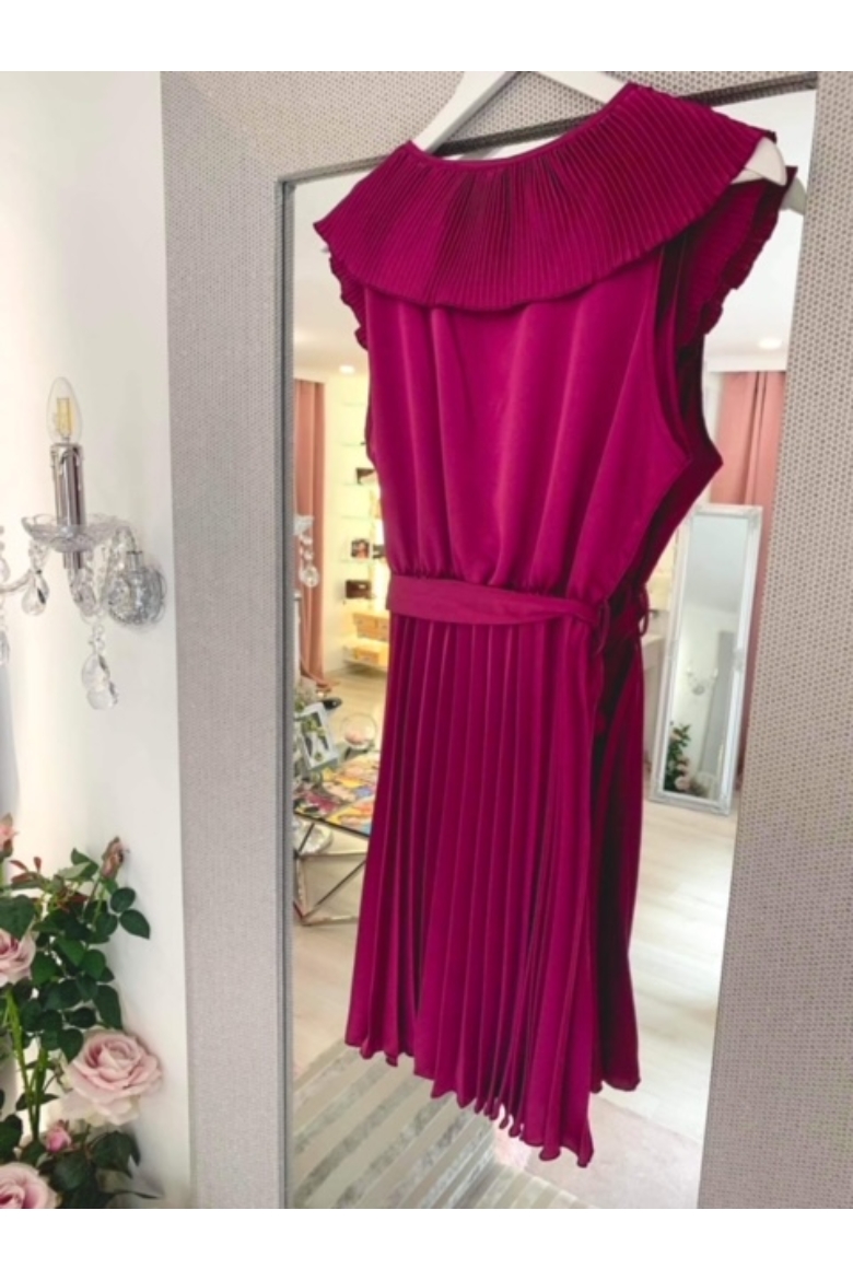 Téli lila pliszírozott ruha V kivágással - tél típusoknak