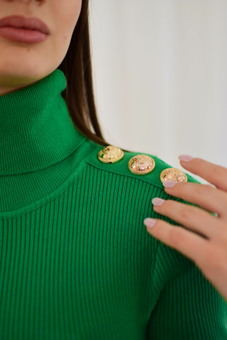 Fűzöld garbós kötött ruha arany gombokkal - tavasz típusnak 