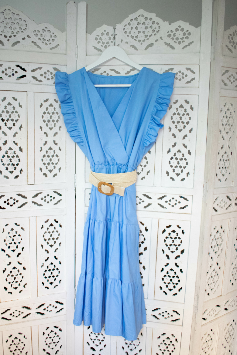 Nyári kék V kivágású fodros nyári ruha övvel - nyár típusnak 