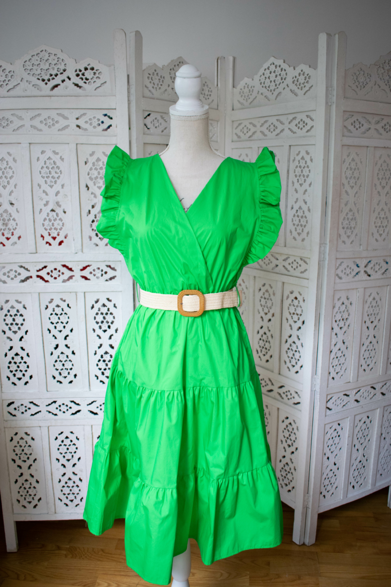 Tavaszi zöld V kivágású fodros nyári ruha övvel - tavasz típusnak 